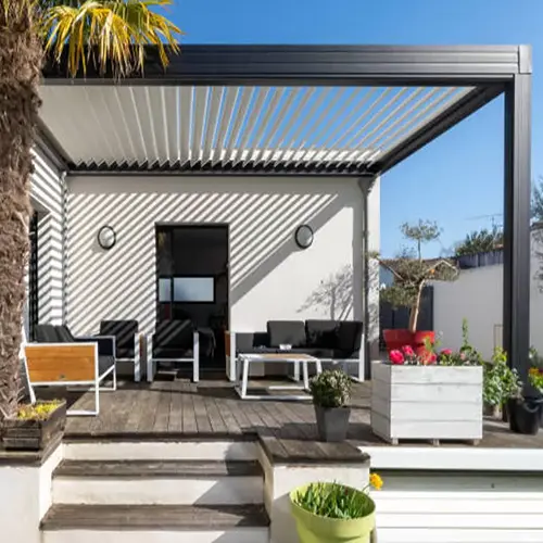 Pergola offers smart motorized retractable awnings